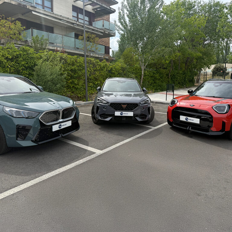 3 COCHES TRIANGULO.jpg
